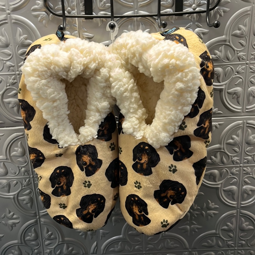Comfies weenie dog slippers new WOT and K Bell weenie Christmas socks